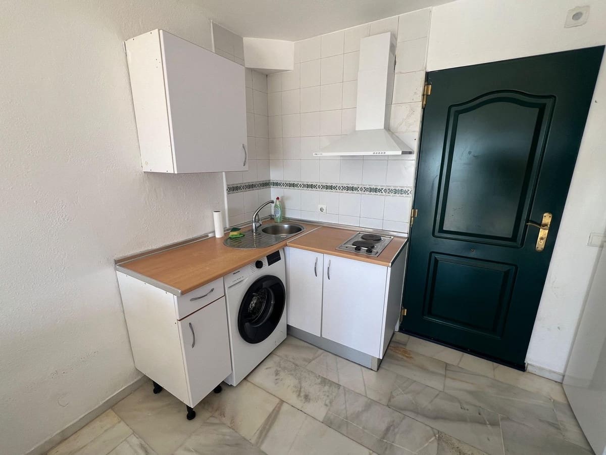 1 bedroom Penthouse for sale in Estepona - € 165,000 (Ref: 9478969)