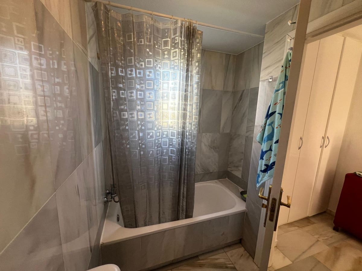 1 bedroom Penthouse for sale in Estepona - € 165,000 (Ref: 9478969)