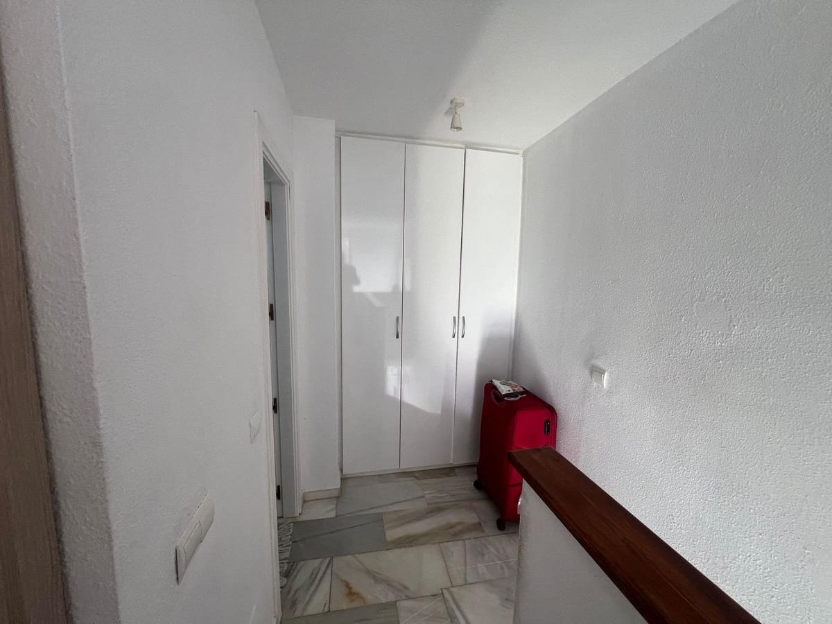 1 bedroom Penthouse for sale in Estepona - € 165,000 (Ref: 9478969)