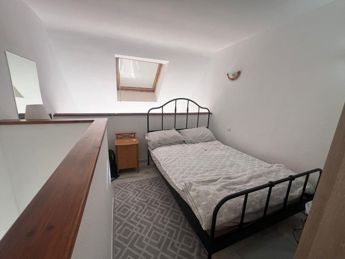 1 bedroom Penthouse for sale in Estepona - € 165,000 (Ref: 9478969)