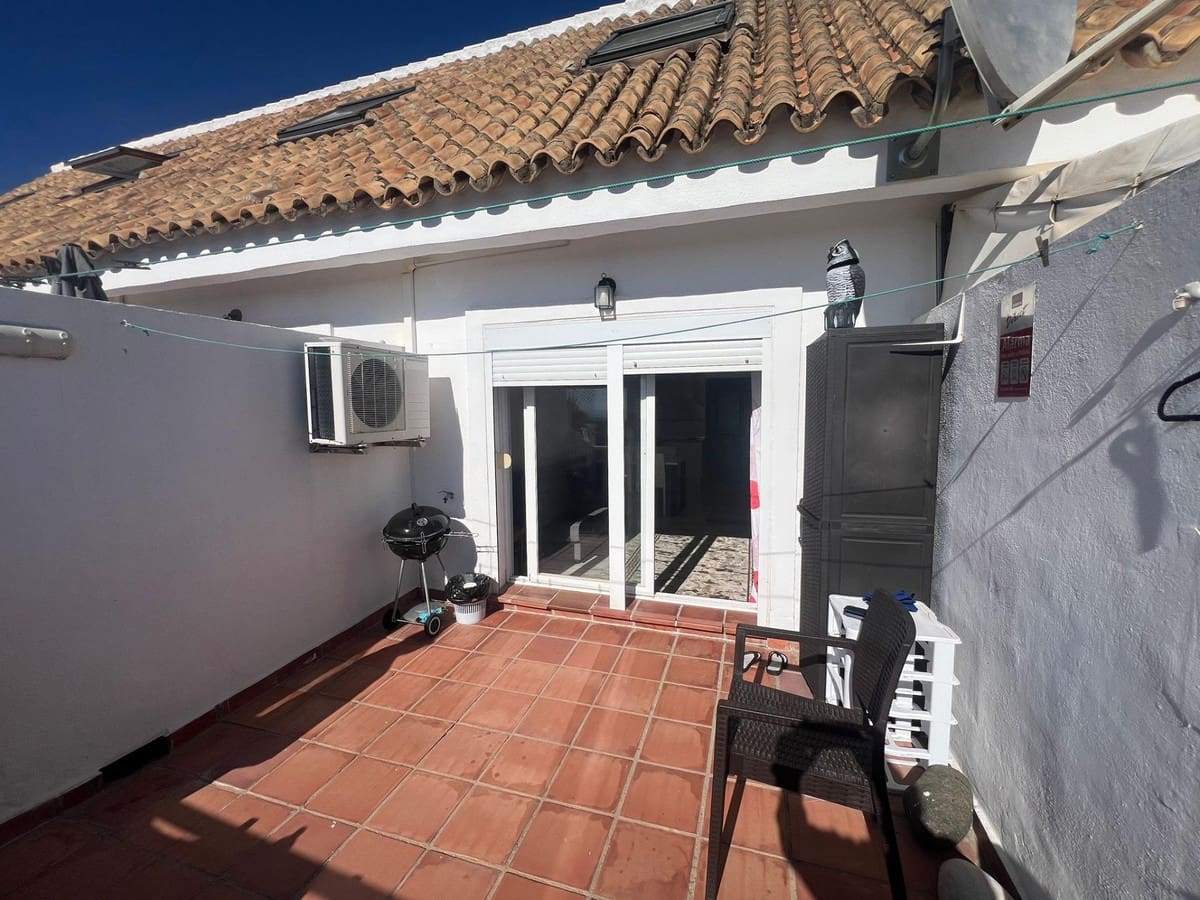 1 bedroom Penthouse for sale in Estepona - € 165,000 (Ref: 9478969)