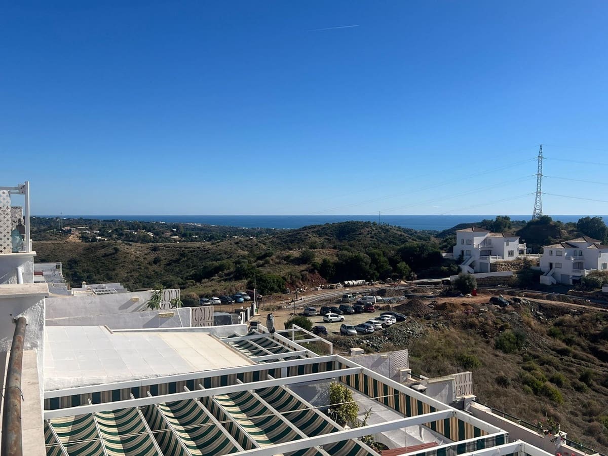 1 bedroom Penthouse for sale in Estepona - € 165,000 (Ref: 9478969)