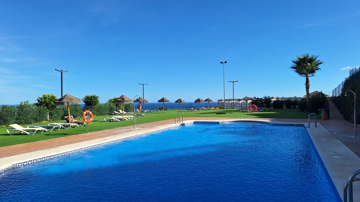 2 bedroom Apartment for sale in Manilva with pool garage - € 230,000 (Ref: 9478978)