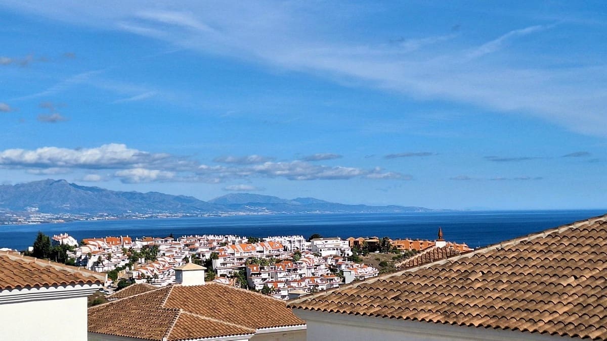 2 bedroom Apartment for sale in Manilva with pool garage - € 230,000 (Ref: 9478978)