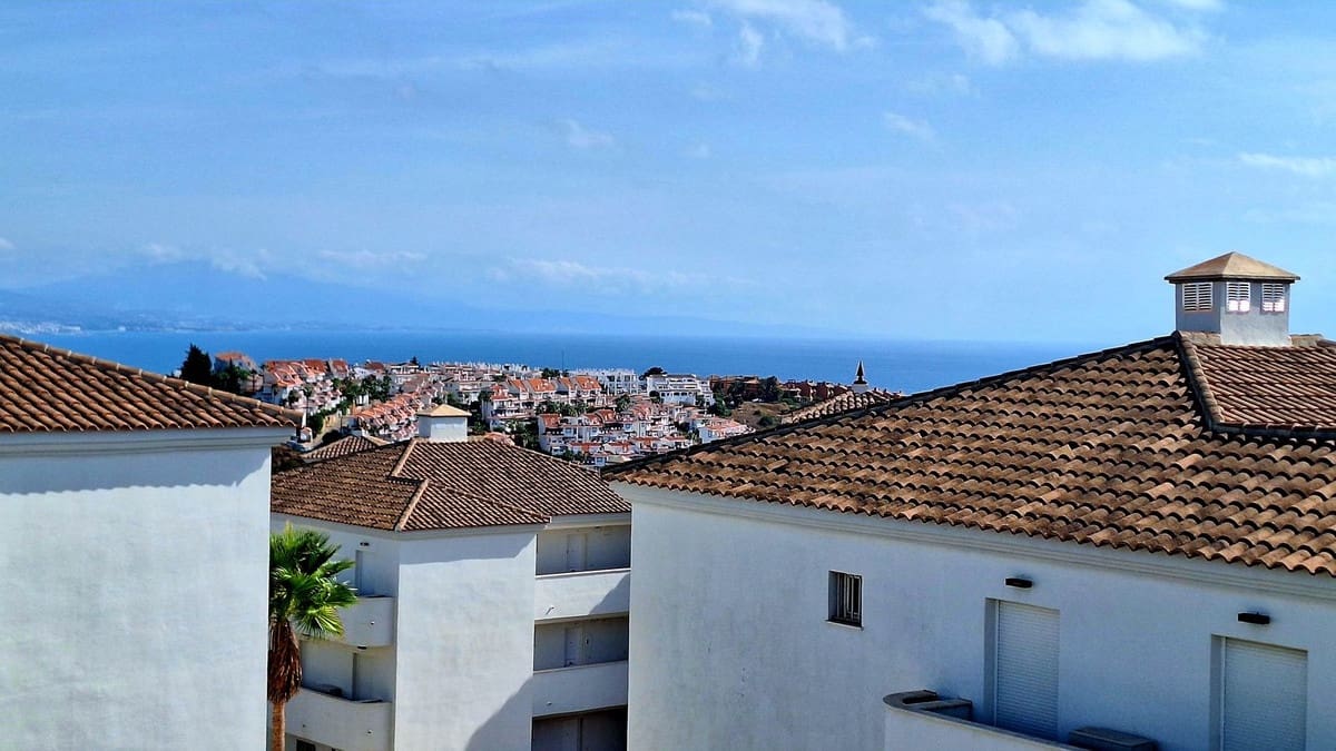2 bedroom Apartment for sale in Manilva with pool garage - € 230,000 (Ref: 9478978)