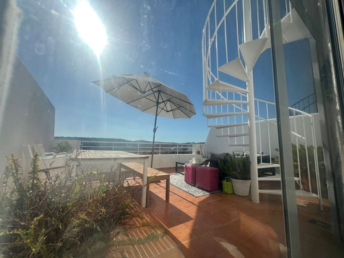 2 chambre Penthouse à vendre à Casares avec piscine garage - 240 000 € (Ref: 9478985)