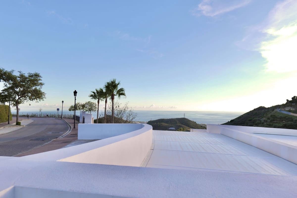 3 bedroom Apartment for sale in Marbella with pool garage - € 1,195,000 (Ref: 9483588)