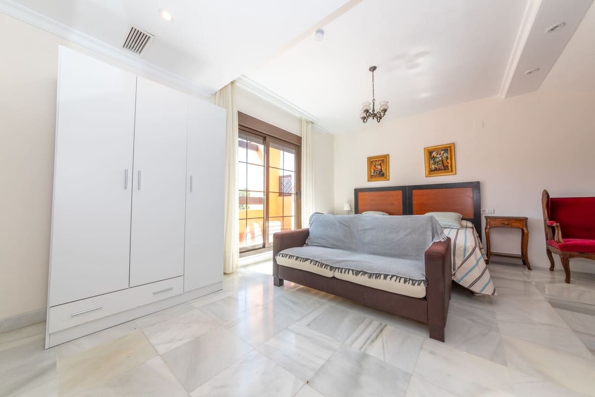 5 bedroom Penthouse for sale in New Golden Mile with pool - € 899,950 (Ref: 9483589)