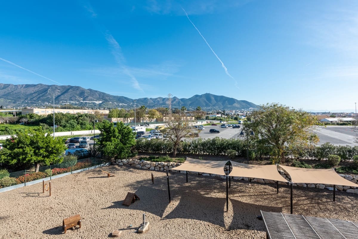 3 bedroom Apartment for sale in Las Lagunas de Mijas with pool - € 375,000 (Ref: 9494746)