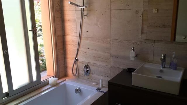 3 soveværelse Byhus til salg i Manilva med swimmingpool garage - € 375.000 (Ref: 9494850)