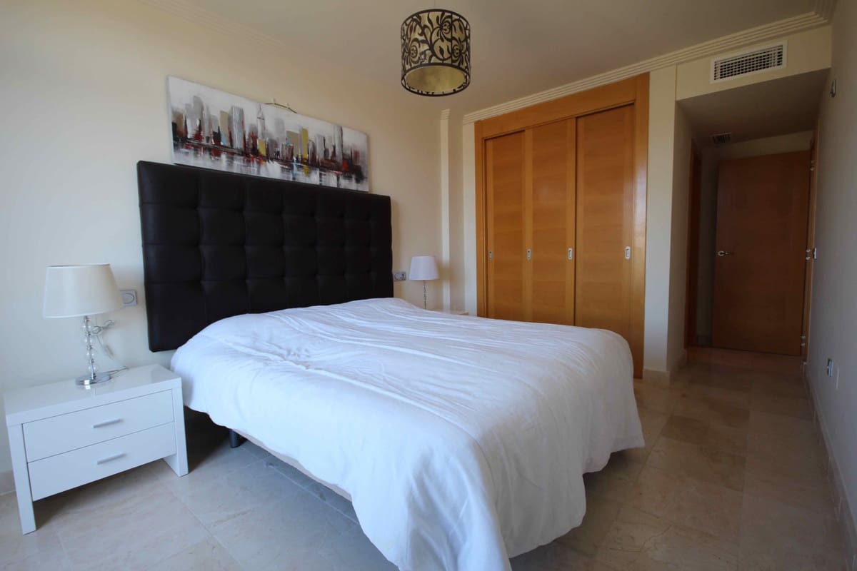 2 bedroom Apartment for sale in Benahavis with pool - € 390,000 (Ref: 9494856)