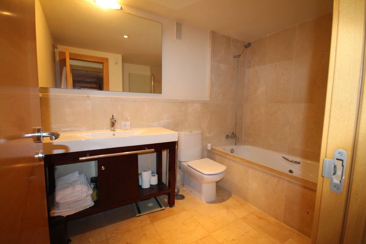 2 bedroom Apartment for sale in Benahavis with pool - € 390,000 (Ref: 9494856)