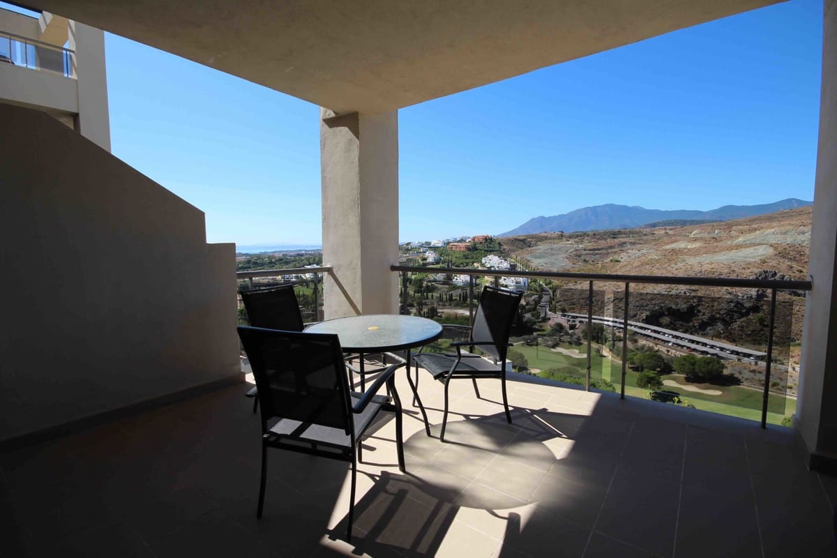 2 bedroom Apartment for sale in Benahavis with pool - € 390,000 (Ref: 9494856)