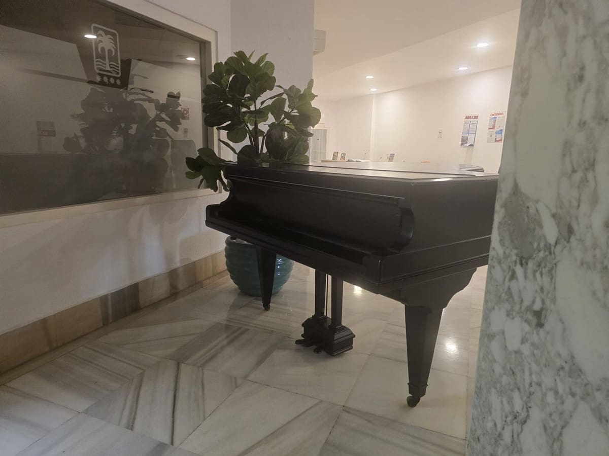 1 bedroom Apartment for sale in Fuengirola - € 220,000 (Ref: 9496443)