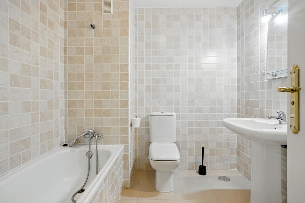 2 bedroom Apartment for sale in La Reserva with pool garage - € 285,000 (Ref: 9500322)