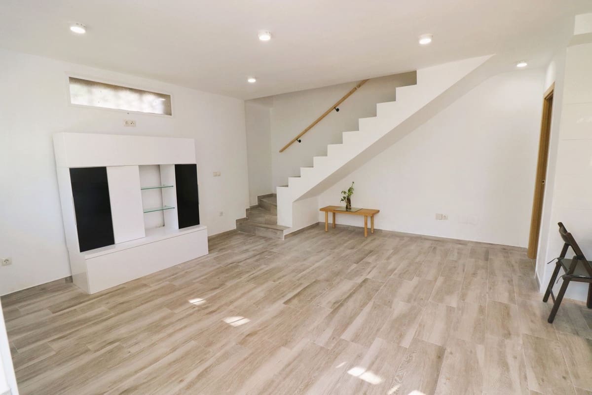 2 bedroom Apartment for sale in Calahonda with pool - € 293,000 (Ref: 9500327)