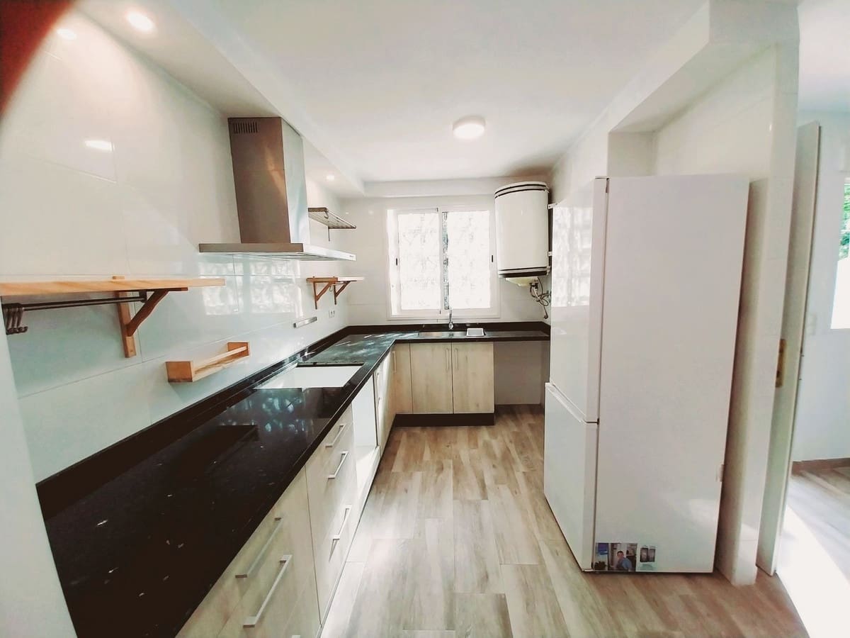 2 bedroom Apartment for sale in Calahonda with pool - € 293,000 (Ref: 9500327)