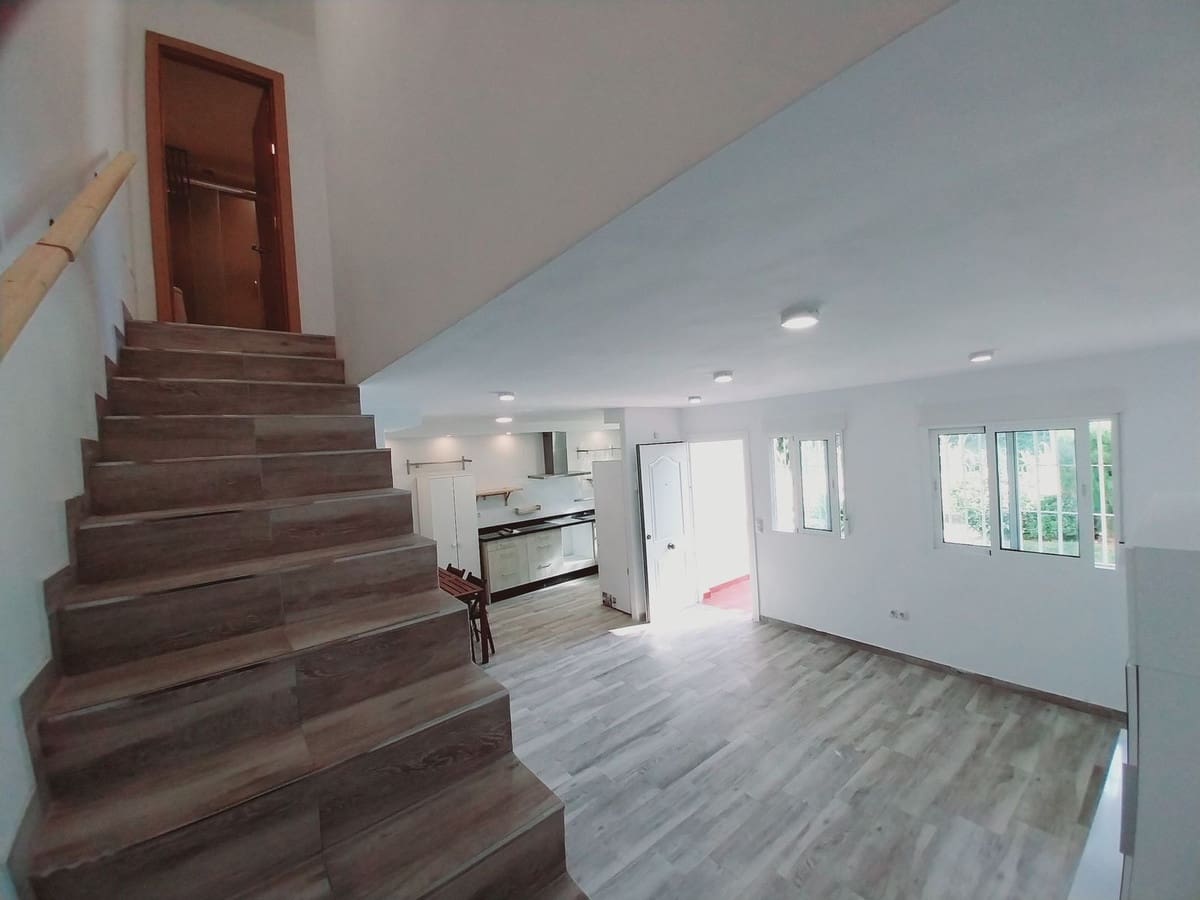 2 bedroom Apartment for sale in Calahonda with pool - € 293,000 (Ref: 9500327)