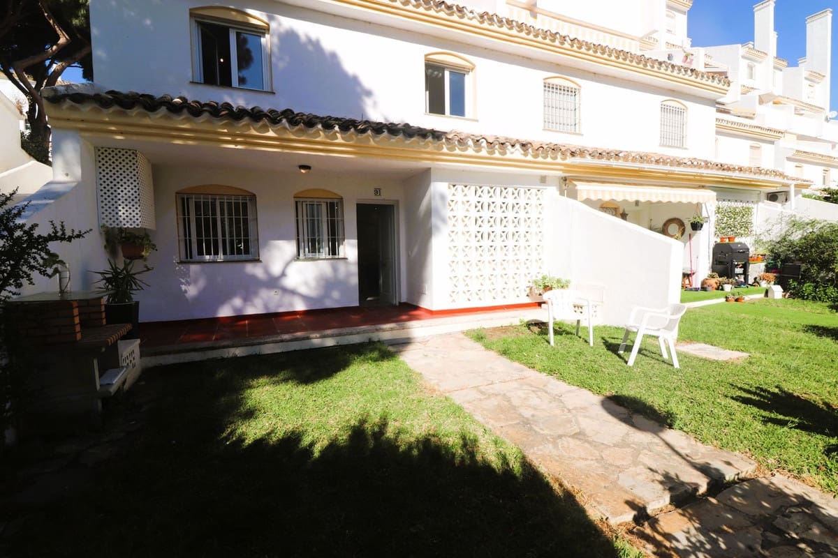 2 bedroom Apartment for sale in Calahonda with pool - € 293,000 (Ref: 9500327)