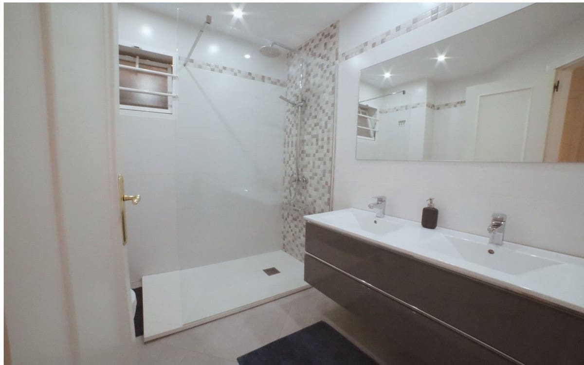 2 bedroom Apartment for sale in Calahonda with pool - € 320,000 (Ref: 9500634)