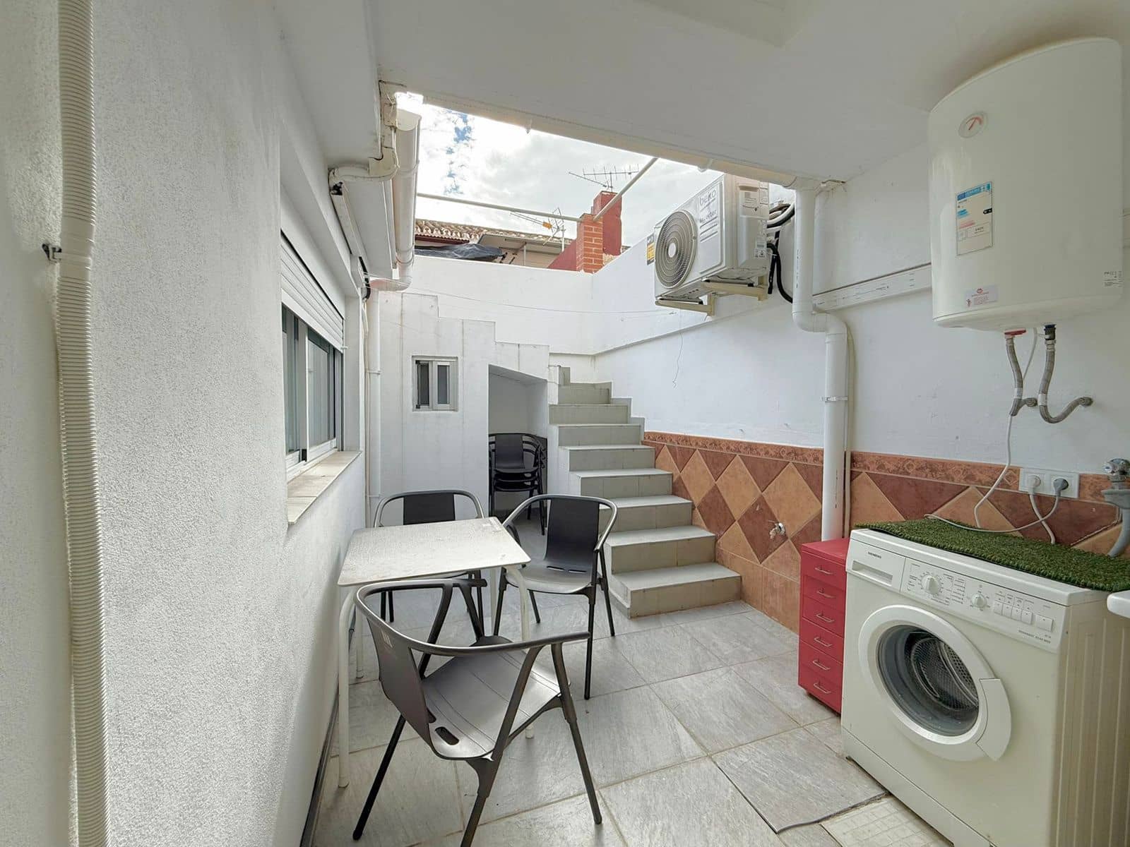 2 bedroom Apartment for sale in Fuengirola - € 299,000 (Ref: 9500683)