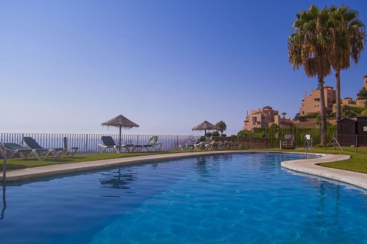 2 bedroom Apartment for sale in Calahonda with pool garage - € 302,000 (Ref: 9500708)