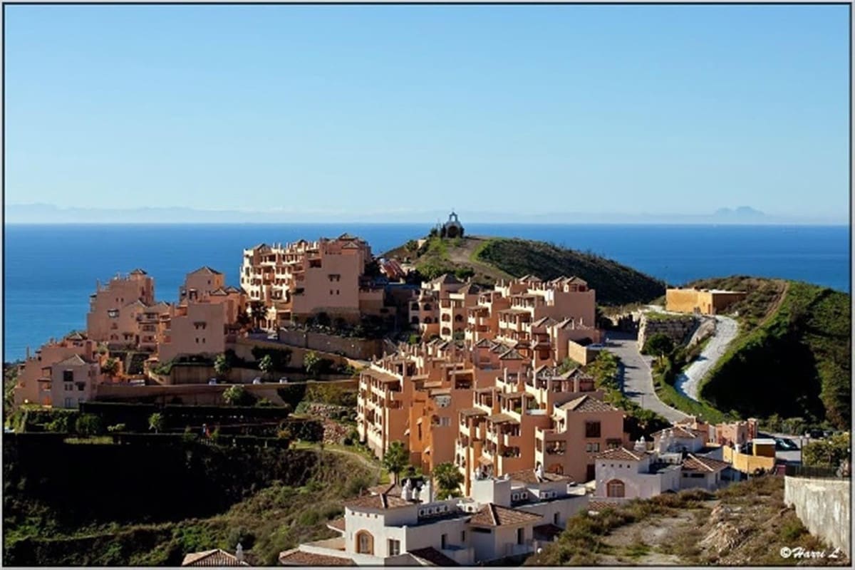 2 bedroom Apartment for sale in Calahonda with pool garage - € 302,000 (Ref: 9500708)