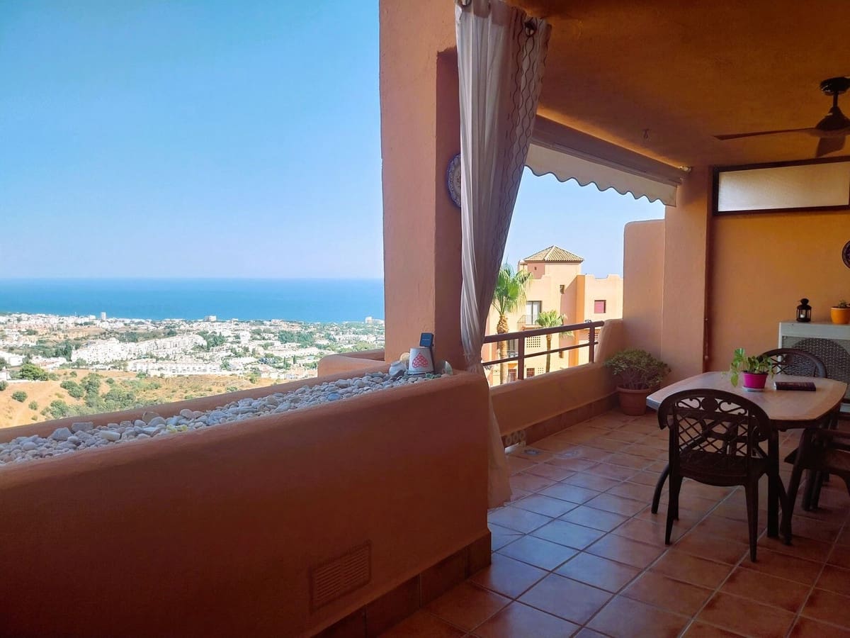 2 bedroom Apartment for sale in Calahonda with pool garage - € 302,000 (Ref: 9500708)