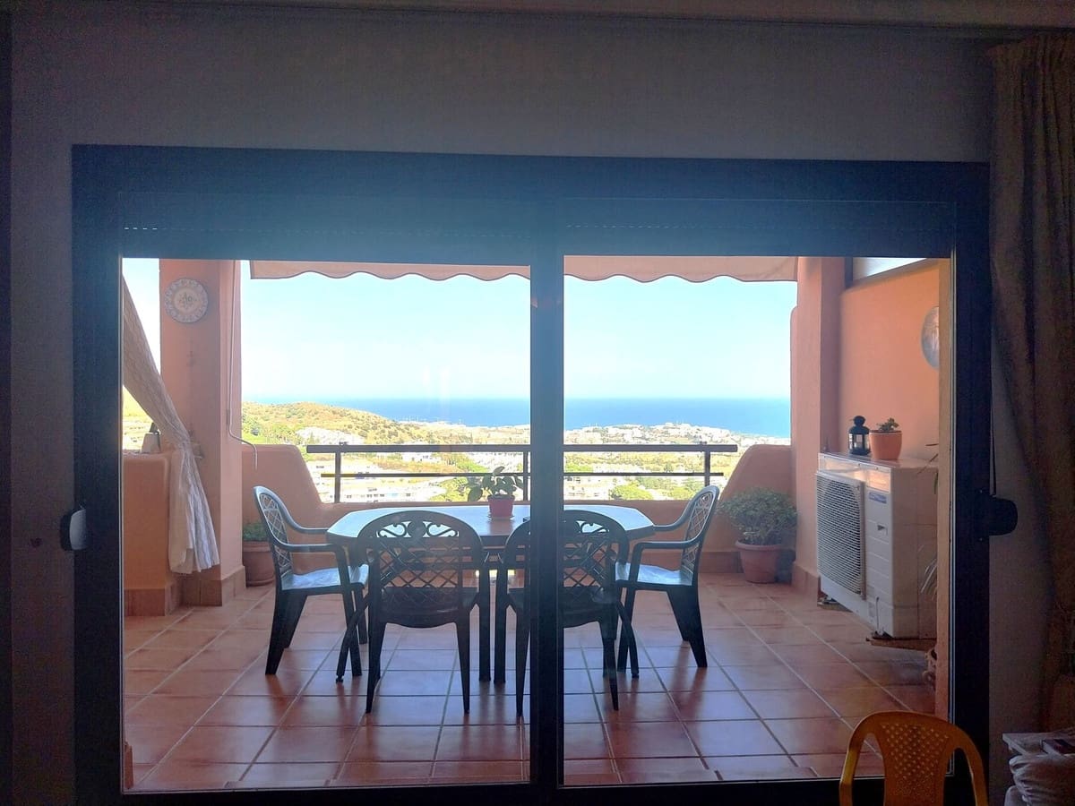 2 bedroom Apartment for sale in Calahonda with pool garage - € 302,000 (Ref: 9500708)