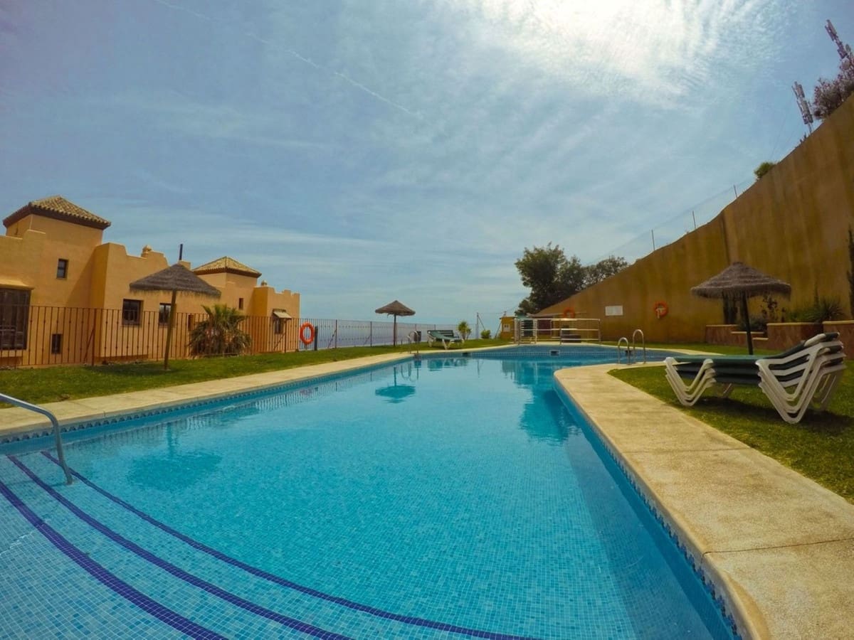 2 bedroom Apartment for sale in Calahonda with pool garage - € 302,000 (Ref: 9500708)