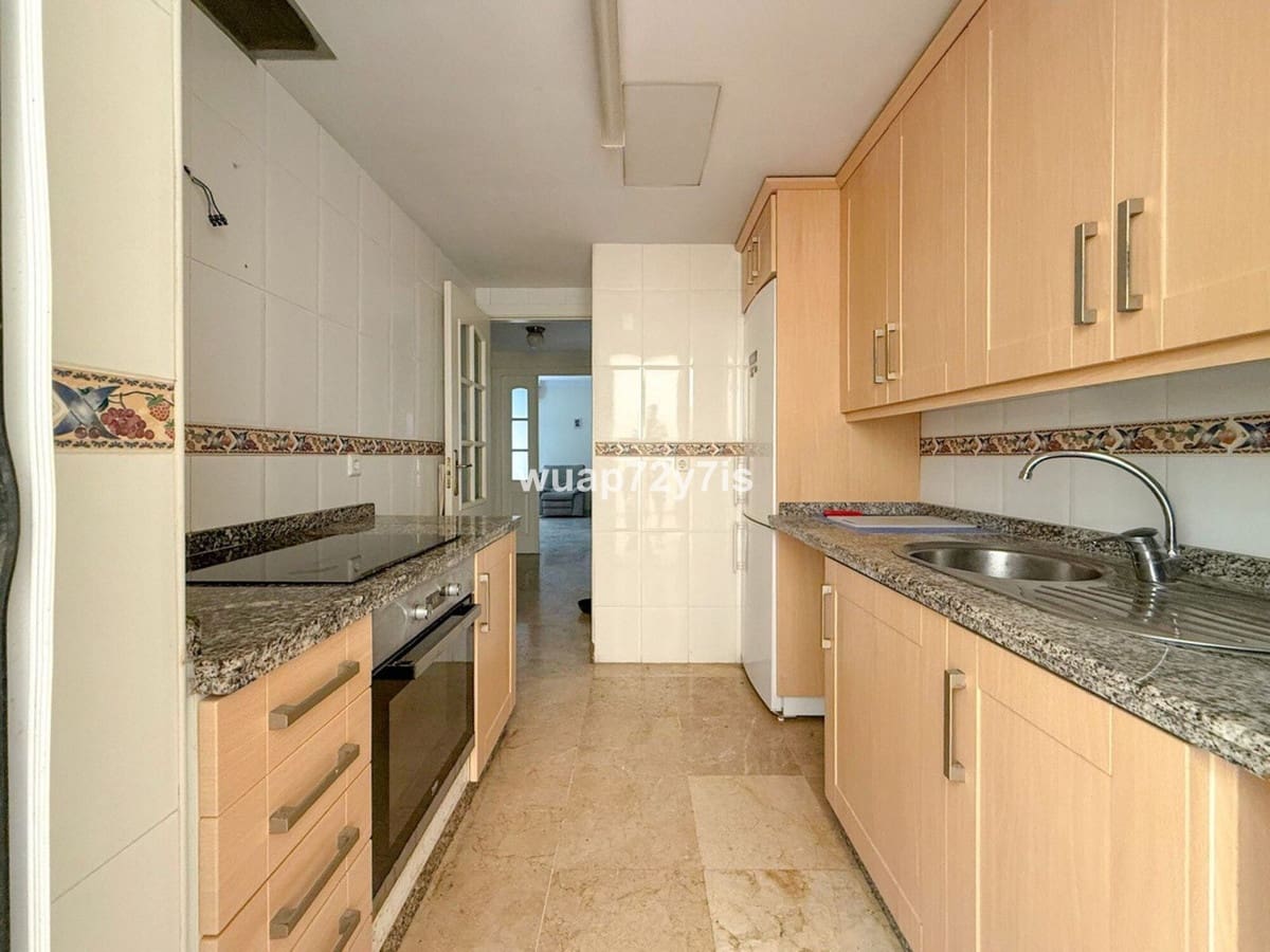 1 sypialnia Apartament na sprzedaż w Estepona z garażem - 275 000 € (Ref: 9504615)