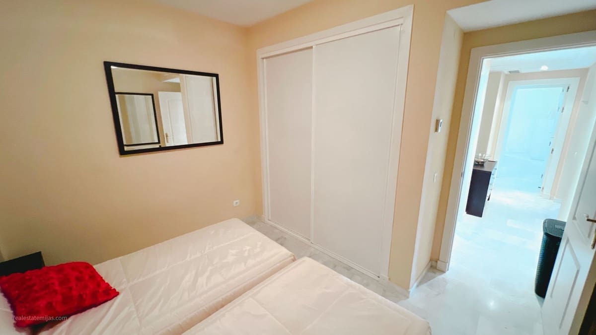 2 soveværelse Lejlighed til salg i La Reserva med swimmingpool garage - € 299.000 (Ref: 9504617)