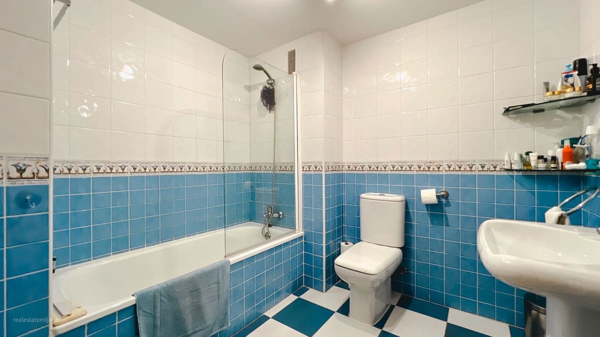 2 soveværelse Lejlighed til salg i La Reserva med swimmingpool garage - € 299.000 (Ref: 9504617)