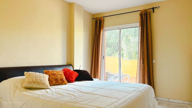 2 soveværelse Lejlighed til salg i La Reserva, Marbella med swimmingpool garage - € 299.000 (Ref: 9504617)