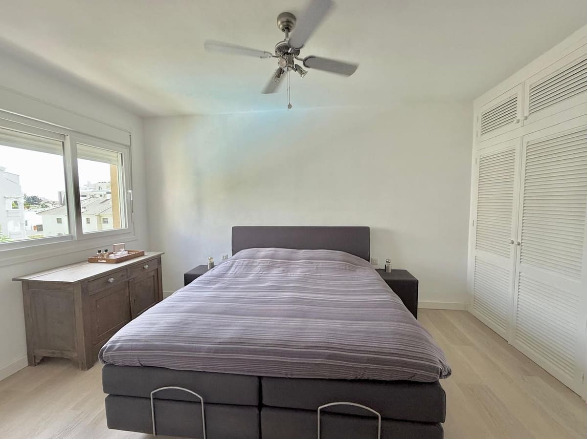 2 bedroom Apartment for sale in Fuengirola with pool - € 299,000 (Ref: 9504706)