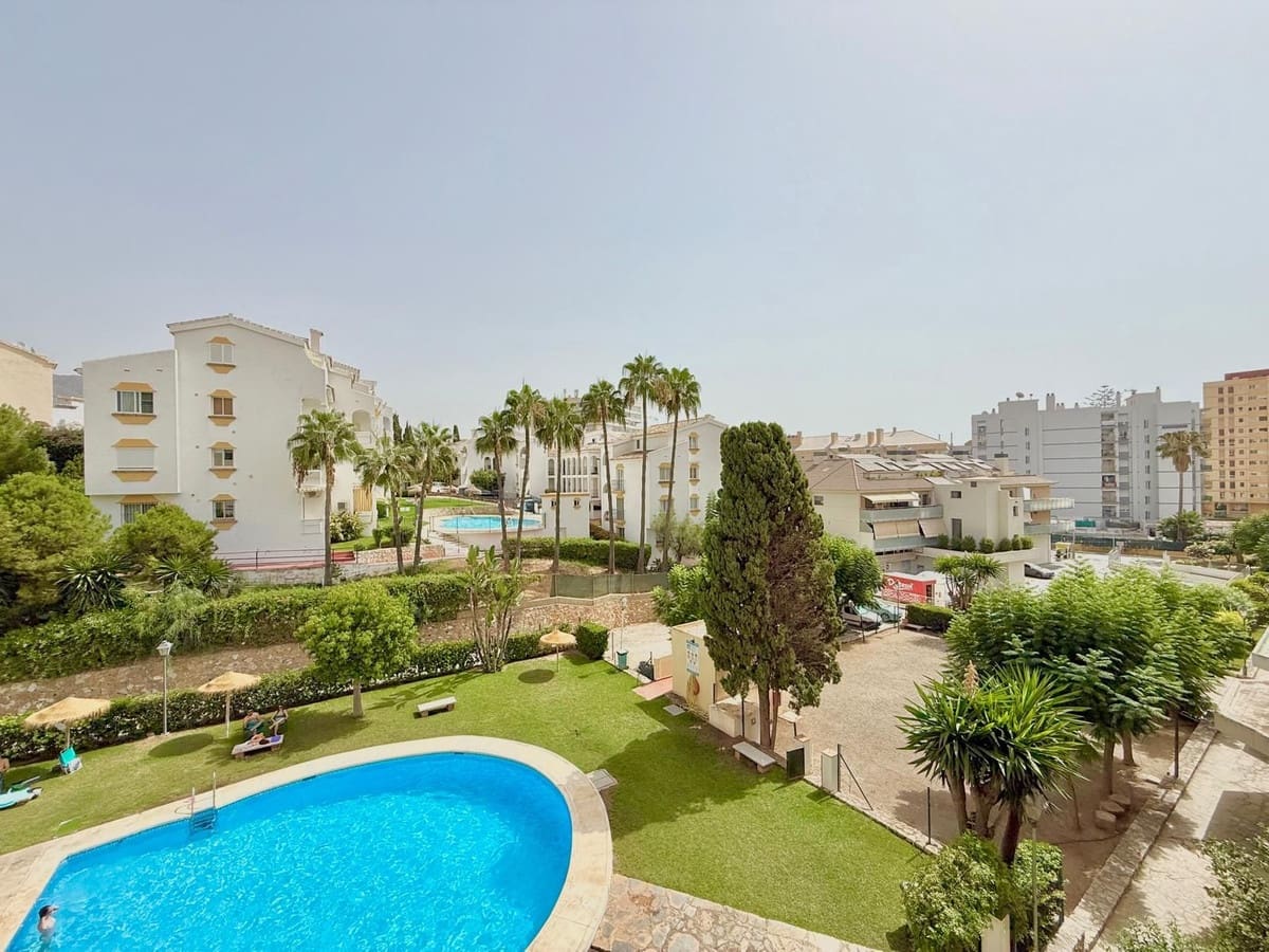 2 bedroom Apartment for sale in Fuengirola with pool - € 299,000 (Ref: 9504706)