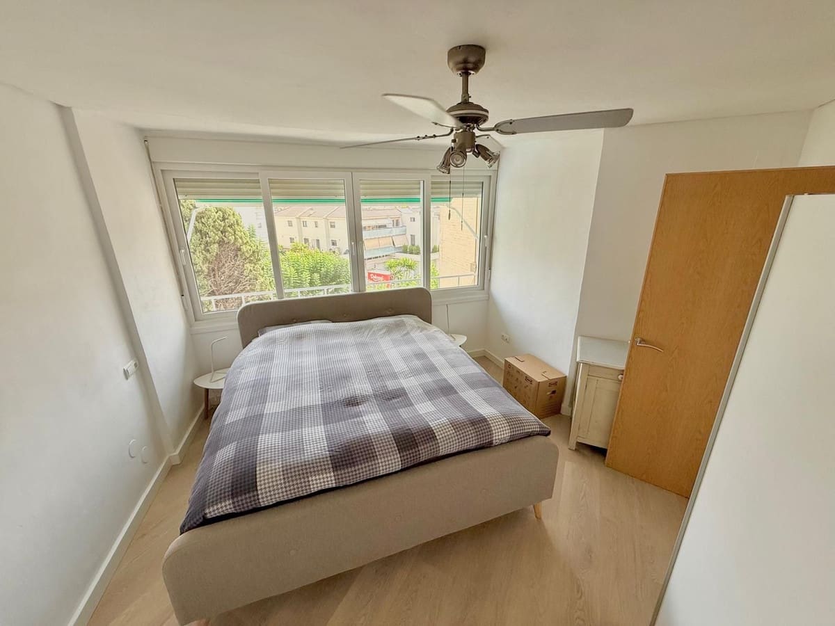 2 bedroom Apartment for sale in Fuengirola with pool - € 299,000 (Ref: 9504706)