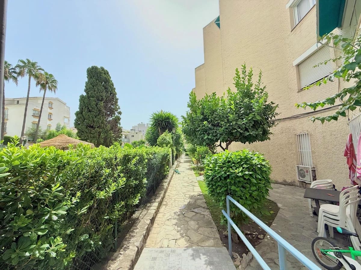 2 bedroom Apartment for sale in Fuengirola with pool - € 299,000 (Ref: 9504706)