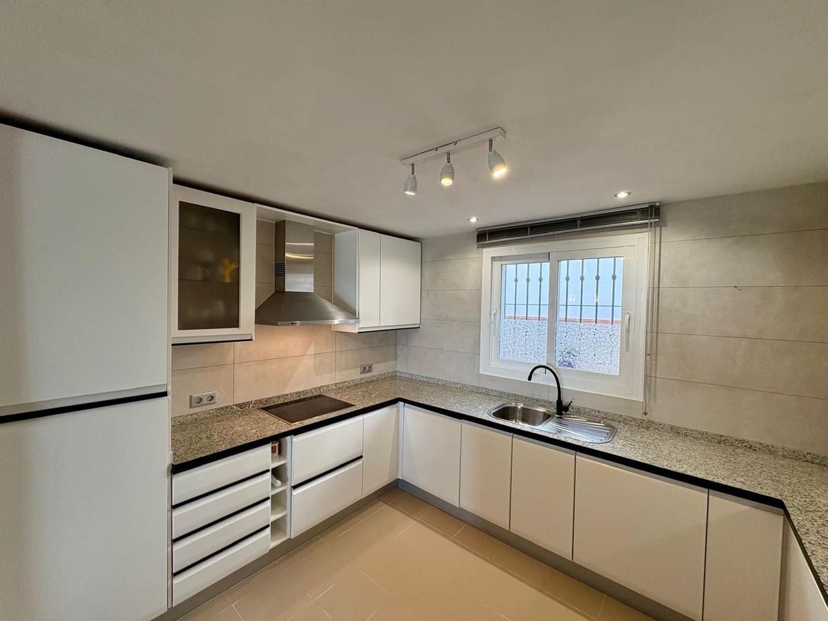 2 bedroom Apartment for sale in Calahonda with pool garage - € 429,000 (Ref: 9506183)