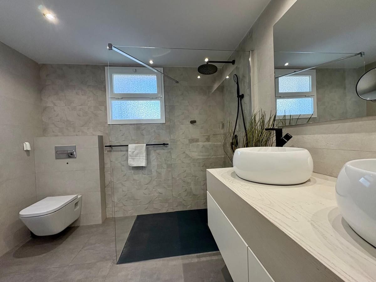 2 bedroom Apartment for sale in Calahonda with pool garage - € 429,000 (Ref: 9506183)