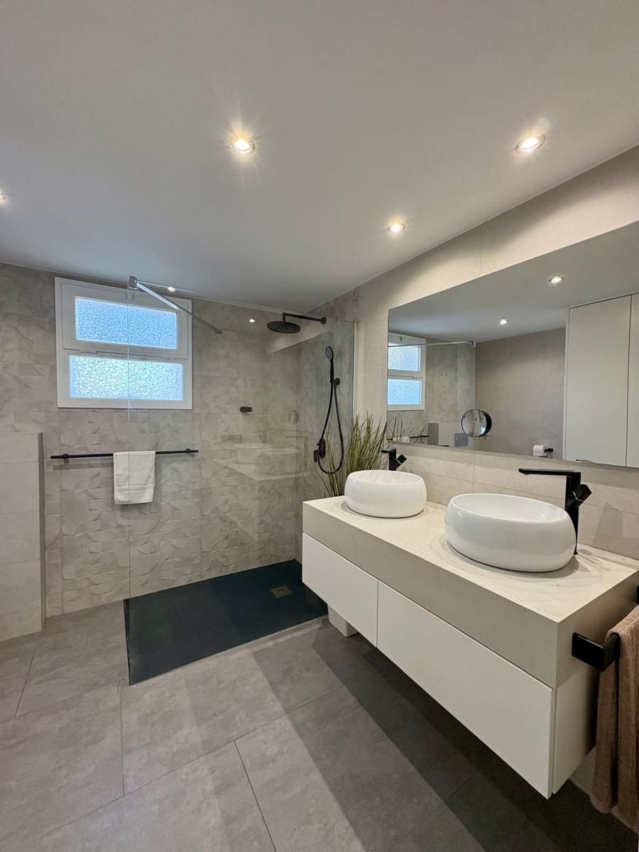 2 bedroom Apartment for sale in Calahonda with pool garage - € 429,000 (Ref: 9506183)