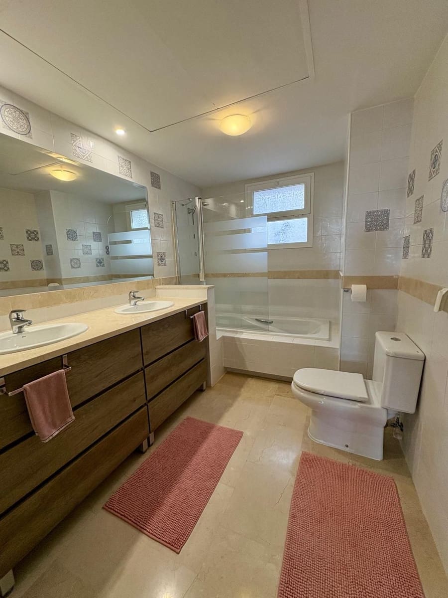 2 bedroom Apartment for sale in Calahonda with pool garage - € 429,000 (Ref: 9506183)