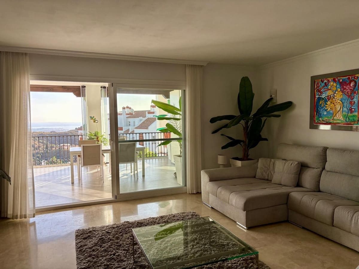 2 bedroom Apartment for sale in Calahonda with pool garage - € 429,000 (Ref: 9506183)