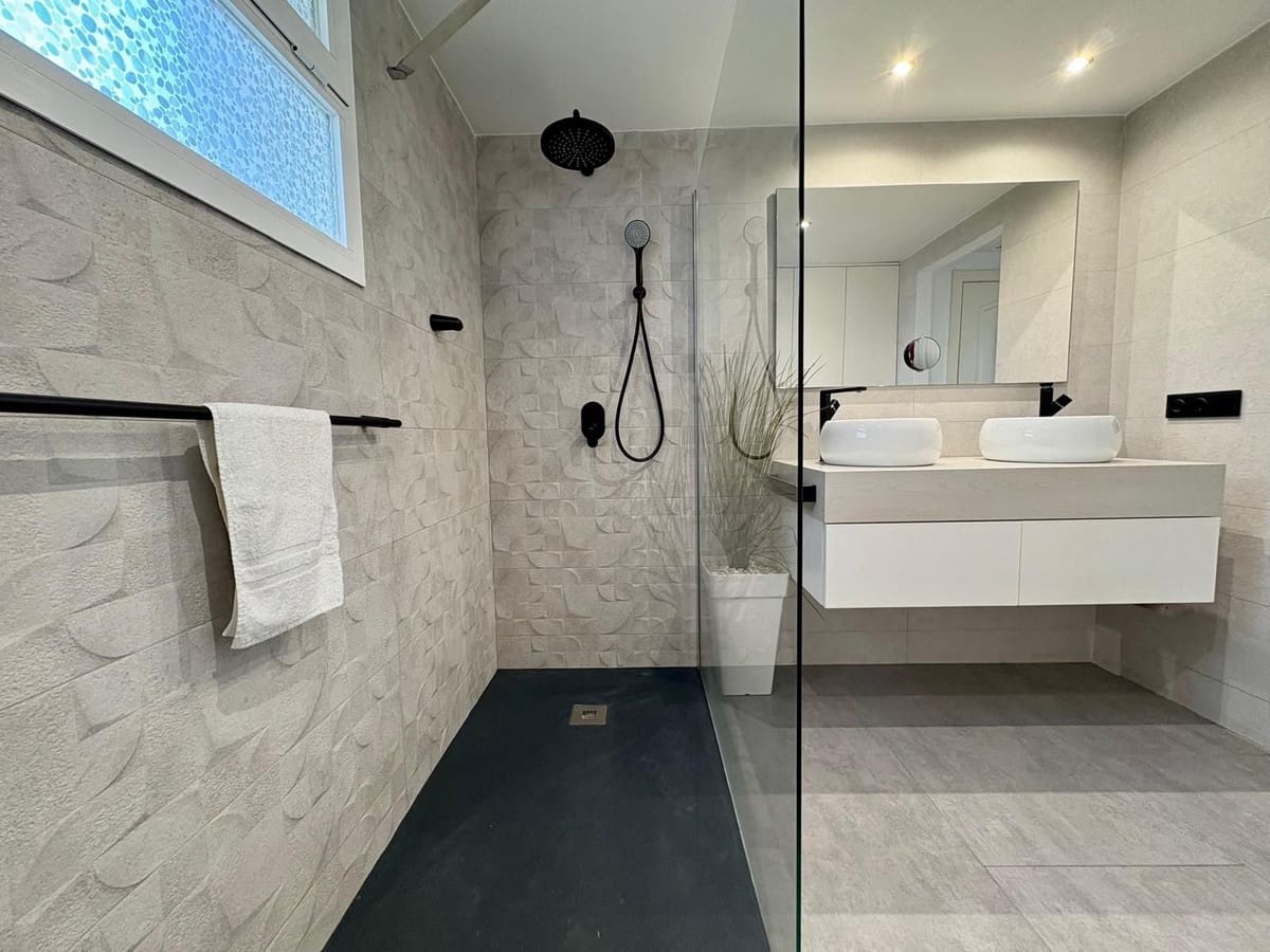 2 bedroom Apartment for sale in Calahonda with pool garage - € 429,000 (Ref: 9506183)