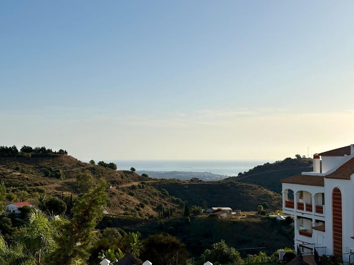 2 bedroom Apartment for sale in Calahonda with pool garage - € 429,000 (Ref: 9506183)