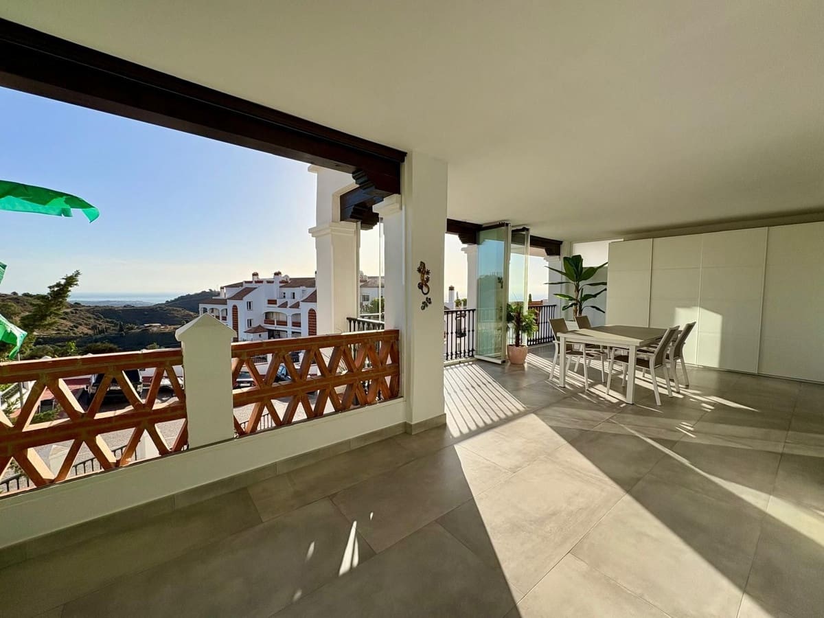 2 bedroom Apartment for sale in Calahonda with pool garage - € 429,000 (Ref: 9506183)