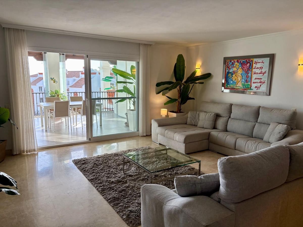 2 bedroom Apartment for sale in Calahonda with pool garage - € 429,000 (Ref: 9506183)