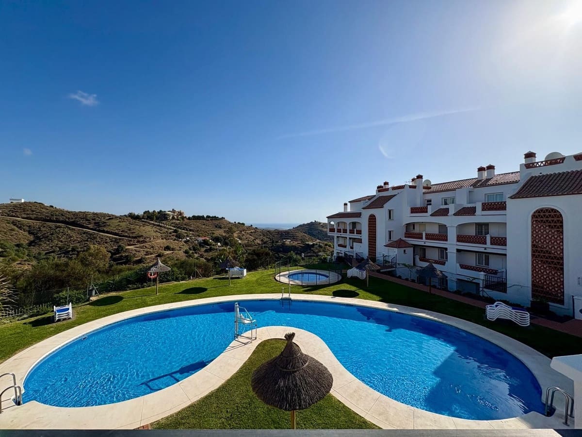 2 bedroom Apartment for sale in Calahonda with pool garage - € 429,000 (Ref: 9506183)
