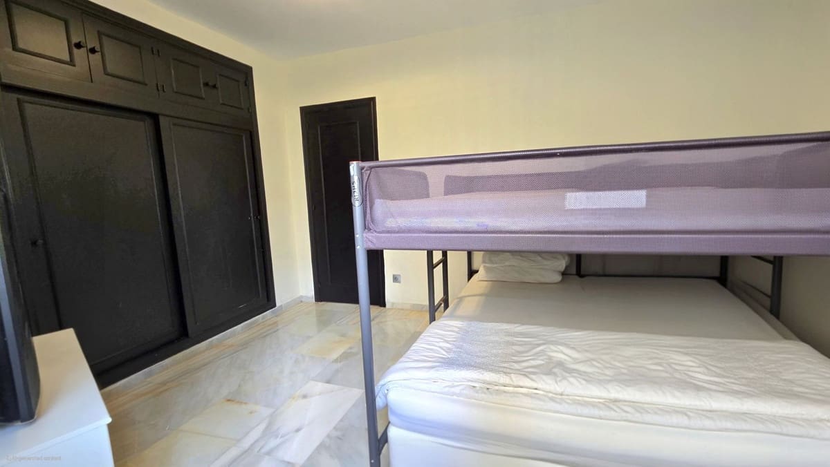 2 bedroom Apartment for sale in Calahonda with pool - € 299,950 (Ref: 9506202)