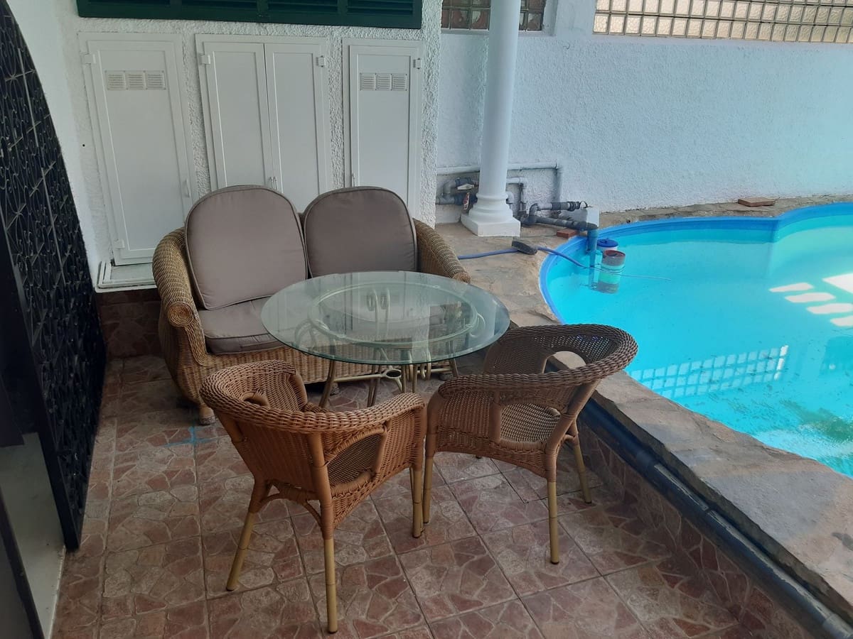 3 soveværelse Semi-Rækkehus til salg i El Rosario med swimmingpool - € 565.000 (Ref: 9506212)